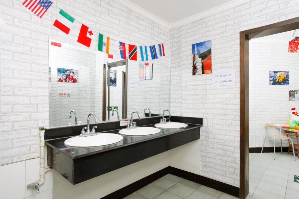 Discovery Youth Hostel Peking  Buitenkant foto